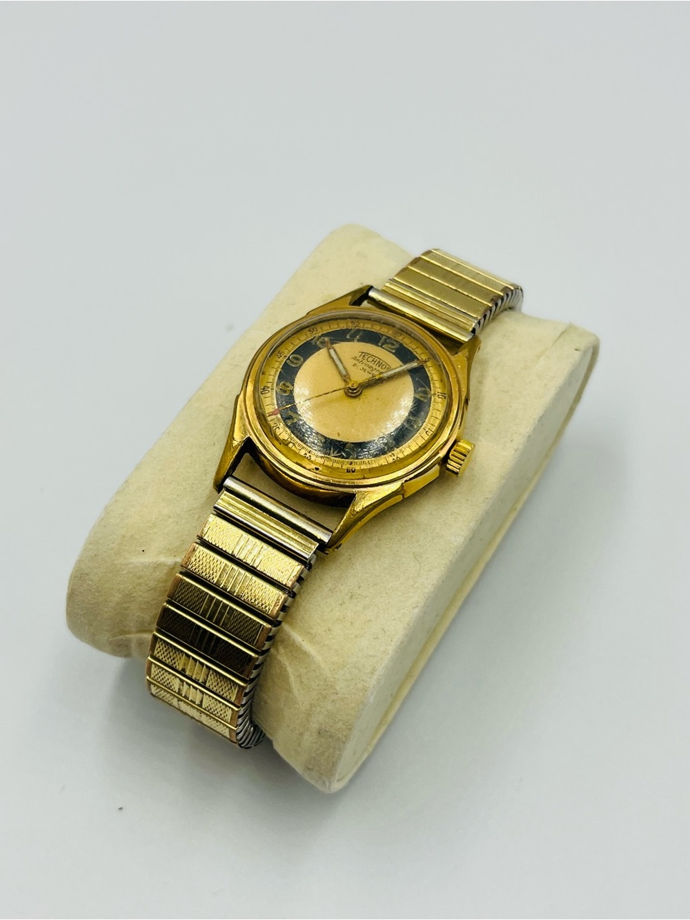Vintage Gold-Tone Wristwatch with Expansion Band Technos
